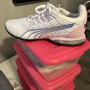 Women Puma Tennis Shoe